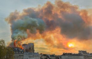 Le tragique incendie du Numidia : un coup dur pour la communauté maghrébine à Paris Tragic fire at Numidia Algerian restaurant in Paris, emotional community members gathering outside