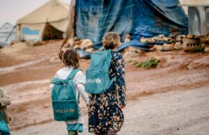 Aid el-Adha en famille expatriée : comment célébrer en France Famille maghrébine préparant l'Aid el-Adha en France