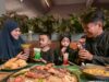Abattage halal pour l’Aïd : guide pratique pour la diaspora maghrébine Famille maghrébine préparant l'abattage halal pour Aïd