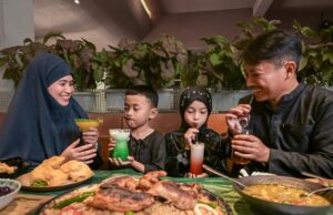Abattage halal pour l’Aïd : guide pratique pour la diaspora maghrébine Famille maghrébine préparant l'abattage halal pour Aïd