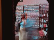 La boutique d’artisanat marocain de Cherbourg-en-Cotentin : une source de produits traditionnels et culturels Une boutique d'artisanat marocain avec des tapis et des poteries traditionnels