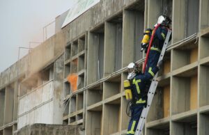 Enquête sur l’incendie du Numidia : la piste criminelle à jour Enquête sur l'incendie du Numidia : une maghrébine enquêtant dans les décombres