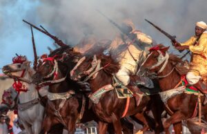 Cheval et Algérie : l’extraordinaire voyage de Mohamed Bouhris Mohamed Bouhris sur son cheval dans le désert algérien