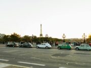 Marocains artisanaux au premier plan à Paris’ Rétromobile 2026 : les voitures traditionnelles marocaines en lumière Marocains exposant leurs véhicules traditionnels à Paris' Rétromobile 2026