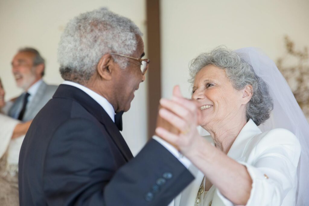 Une enquête révèle les mutations profondes de la société marocaine : mariages plus tardifs, chute de la natalité