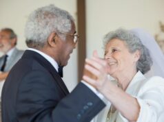 Une enquête révèle les mutations profondes de la société marocaine : mariages plus tardifs, chute de la natalité Marocain couples getting married later in life