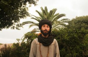 Hajar Regragui, la Cheffe de projet culturelle marocaine derrière les scènes du changement cultural : un profil inspirant Hajar Regragui, a cultural project director from Morocco working on change scenes