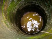 Sauver l’eau au Maroc avec des techniques ancestrales : comment faire? Traditional Moroccan well with women collecting water