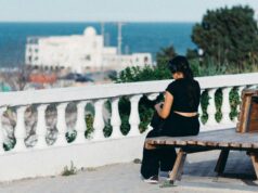 Mode: Alcott se solidifie en Tunisie – La tendance à suivre des diaspora maghrébins Jeune femme portant un ensemble Alcott en Tunisie