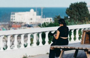 Mode: Alcott se solidifie en Tunisie – La tendance à suivre des diaspora maghrébins Jeune femme portant un ensemble Alcott en Tunisie