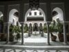Robes de gala de Brigitte Macron et Tiphaine à Marrakech : style, sensation et sensibilité Brigitte Macron et Tiphaine portant des robes de gala à Marrakech