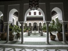 Robes de gala de Brigitte Macron et Tiphaine à Marrakech : style, sensation et sensibilité Brigitte Macron et Tiphaine portant des robes de gala à Marrakech