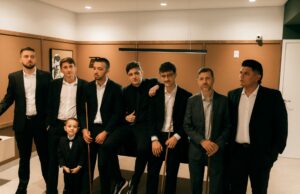 La famille Rebrab : un empire arabe en expansion dans le monde des affaires Famille Rebrab en expansion, frères Moulay Hafid et Farid dans un bureau d'entreprise