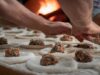 Tout savoir sur les Msemen : Technique et recette des pâtisseries traditionnelles algériennes Woman preparing Algerian Msemen pastry