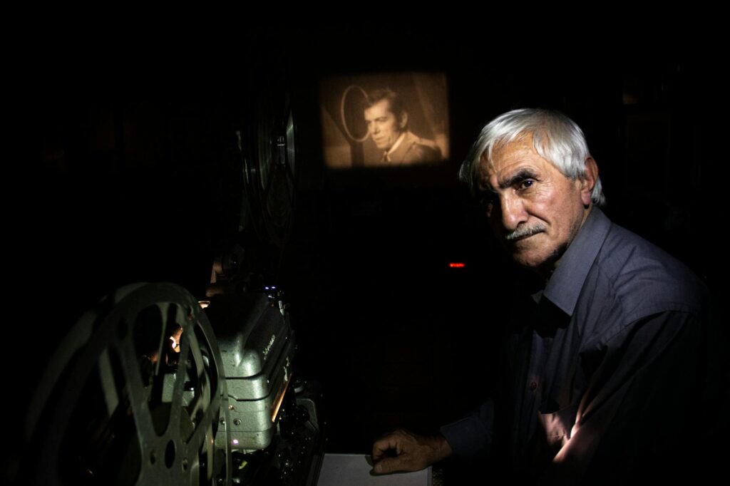 Artisan de l’image et mémoire du cinéma maghrébin : Ahmed Bennys en mémoire