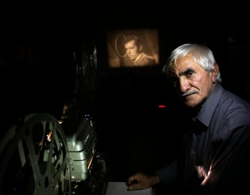 Artisan de l’image et mémoire du cinéma maghrébin : Ahmed Bennys en mémoire Ahmed Bennys, a prominent Maghrebian film artist leaving a lasting impression on North African cinema