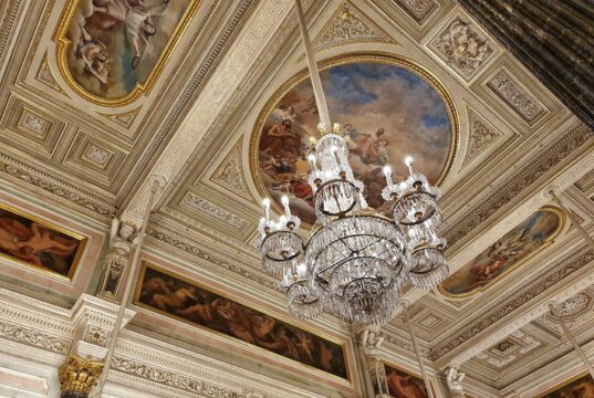 Le Musée Bank Al-Maghrib annonce des projets de rénovation et itinérance culturelle Interior of the Bank Al-Maghrib Museum with renovation work in progress