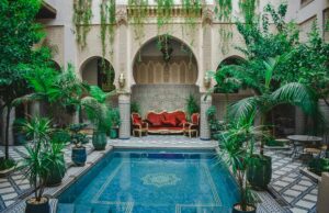 Le luxe marocain en pleine expansion : le Waldorf Astoria Rabat-Salé au regard du monde entier Waldorf Astoria Rabat-Salé 5-star hotel showcasing Moroccan luxury, pool, and garden