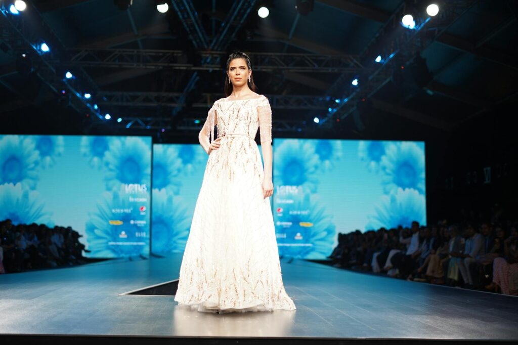 Fashion Week Tunis 2026 : la présence luxueuse virale de Zeus