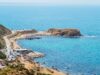 Voyager vers l’Algérie en passant par la Tunisie : un itinéraire moins cher et plus agréable Family enjoying a scenic drive through Tunisian countryside en route to Algeria