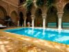 Le Waldorf Astoria Rabat-Salé : un luxe inoubliable au Maroc Luxurious Waldorf Astoria Rabat-Salé with pool and gardens, Moroccan palace in modern cityscape