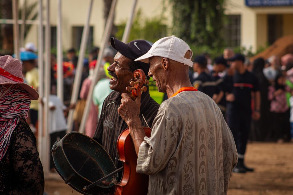 Kabareh Cheikhats : la musique marocaine devient une expérience culturelle vivante pour les lecteurs maghrébins de la diaspora