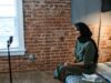 Les innovations fluides de Fatma Ben Abdallah : un changement éclatant dans le monde maghrébin de la diaspora Fatma Ben Abdallah showcasing her groundbreaking innovations in the Maghreb diaspora world