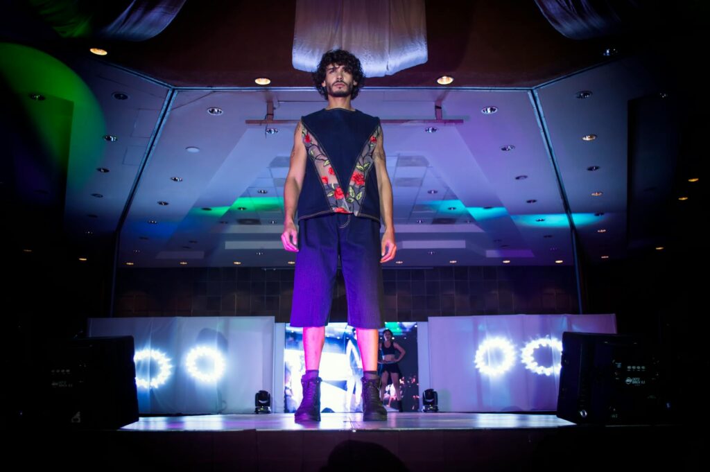 Zeus, la figure virale du luxe en pleine sensation durant la Fashion Week Tunisienne