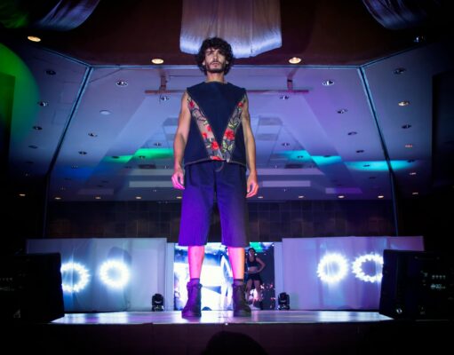 Zeus, la figure virale du luxe en pleine sensation durant la Fashion Week Tunisienne Zeus brand showcasing luxury clothing during Tunisian Fashion Week