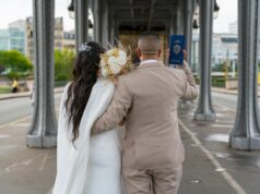 Demande de nullité de mariage religieux : quelles sont les conséquences pour un couple Maghrébin en France ? Doublure de mariage religieux Maghreb en France : deux conjoints en train de discuter dans une chambre