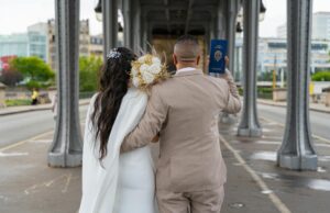 Demande de nullité de mariage religieux : quelles sont les conséquences pour un couple Maghrébin en France ? Doublure de mariage religieux Maghreb en France : deux conjoints en train de discuter dans une chambre