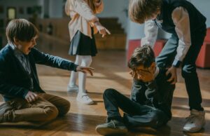 Les violences à l’école en Algérie, Tunisie et Maroc : parents et enfants en détresse et nécessitant de l’aide Parents et enfants à l'école maghrébine en détresse