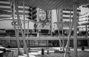 Maroc–UE : Guide complet des trois nouveaux projets pour soutenir les industries culturelles et créatives Marrakech artists working on a mural with EU funding support