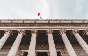 La DZ Mafia : un test pour l’accroissement de la coopération judiciaire entre l’Algérie et la France Justiciers algériens et français collaborant pour lutter contre la mafia DZ