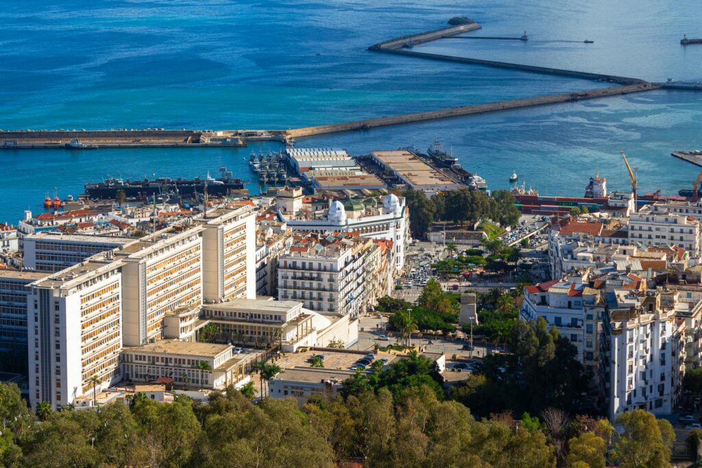 Travaux portuaires : Société mixte créée entre l’Algérie et la Chine – Guide pratique