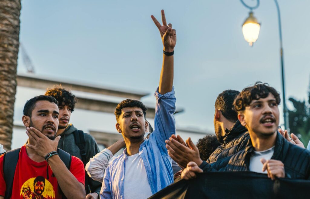 Les mutations de la société marocaine : mariages plus tardifs et chute de la natalité