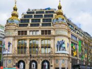 Concept stores africains à Paris : où le design reprend ses droits African concept store in Paris with colorful African textiles and handcrafted furniture