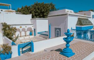 Thermalisme en Tunisie : un voyage combinant tourisme, bien-être et santé Tunisian spa resort offering thermal baths and relaxation in a scenic natural setting