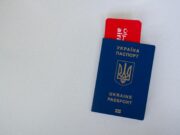 Sans visa et en vol direct : cette destination séduit de plus en plus les Algériens Famille algérienne en vol vers pays X sans visa