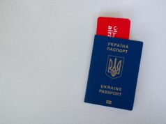 Sans visa et en vol direct : cette destination séduit de plus en plus les Algériens Famille algérienne en vol vers pays X sans visa