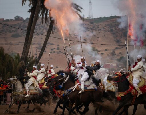 Aid el-Kébir 2026 : Une fête musulmane à découvrir et ses cérémonies traditionnelles Family gathering for Aid el-Kebir festival in Morocco with traditional rituals and sacrifices