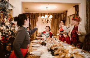 L’immigration maghrébine en France : l’impact démographique sur le nouvel équilibre Famille maghrébine au dîner en France - Impact démographique de l'immigration maghrébine sur la nouvelle équilibre