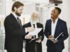 Faire des affaires au Maroc : guide pour les entrepreneurs étrangers Foreign entrepreneurs working in a modern Moroccan office