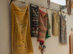 Une boutique d’artisanat marocain à Cherbourg-en-Cotentin offre un éventail culturellement riche Marocaine artisanal shop in Cherbourg-en-Cotentin offering a rich cultural display of Moroccan crafts