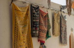 Une boutique d’artisanat marocain à Cherbourg-en-Cotentin offre un éventail culturellement riche Marocaine artisanal shop in Cherbourg-en-Cotentin offering a rich cultural display of Moroccan crafts