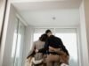 La révolution silencieuse des familles marocaines : tendances à suivre pour une vie plus harmonieuse Moroccan family embracing modern trends while respecting traditional values