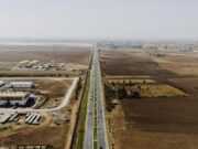 Maroc in Mode 2025 : Comment Casablanca deviendra le futur hub mondial du textile Casablanca textile hub development with Moroccan workers and modern machinery