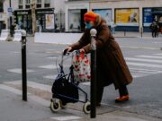 Mesures de santé et sécurité pour la fête d’Aïd el-Kebir dans le Lot-et-Garonne : Prévenons les risques sanitaires Maghrebin family practicing health and safety measures during Aid el-Kebir celebration in Lot-et-Garonne