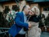 Les mutations de la société marocaine entre mariages plus tardifs et déclin de la natalité : une réflexion sur les conséquences et les défis Family gathering at a traditional Moroccan wedding with older bride and groom