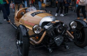 Le savoir-faire artisanal marocain en lumière au Salon Rétromobile 2026 de Paris Marocains artisans exposition Salon Retromobile Paris 2026 avec créations en lumière